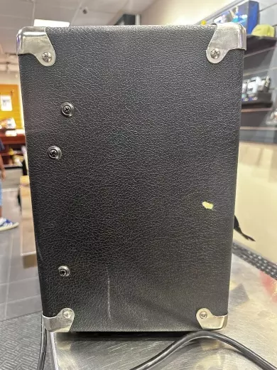 FENDER FRONTMAN 15B 2