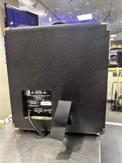 FENDER FRONTMAN 15B 2