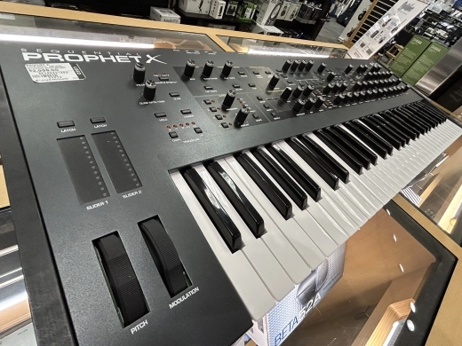 Dave Smith Instruments - PROPHET X 2