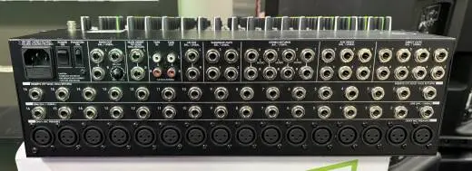Mackie - 1604-VLZ4 16-CHANNEL COMPACT 4-BUS MIXER 2