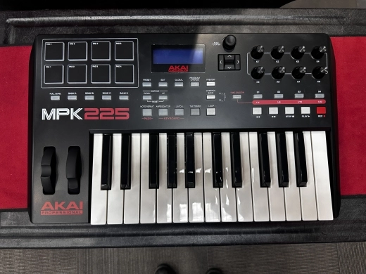 Akai - MPK225 2