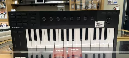 Native Instruments - MICRO SIZED 32 KEY CONTROLLER (M-32)