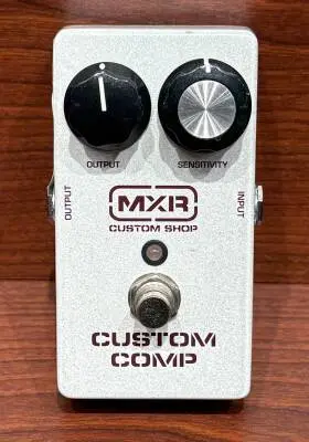 MXR - CUSTOM SCRIPT DYNACOMP COMPRESSOR