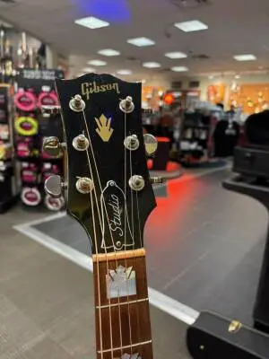Gibson SJ-200 Studio Walnut Sunburst 2