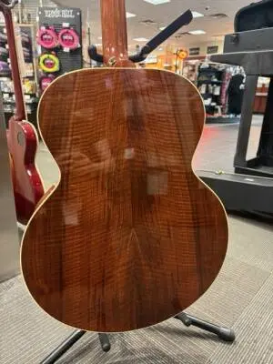 Gibson SJ-200 Studio Walnut Sunburst 2