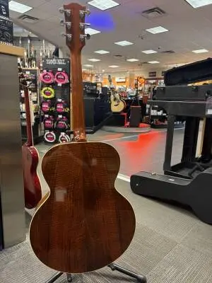 Gibson SJ-200 Studio Walnut Sunburst 2