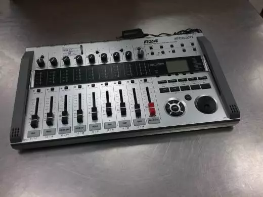 Zoom - R24
