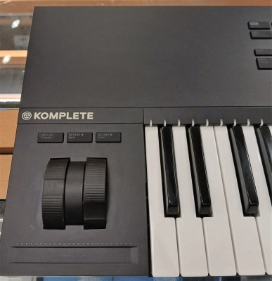 Native Instruments - KONTROL S61 MK2 2