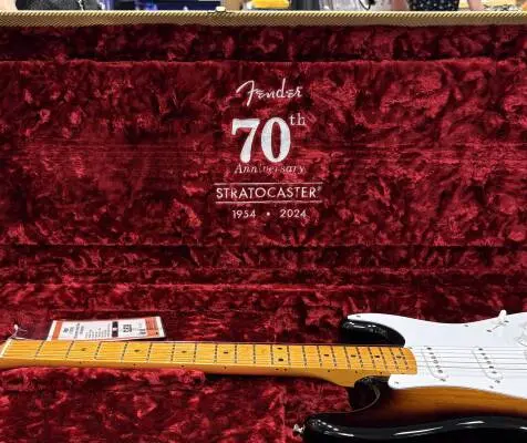 Fender - 70TH ANNIVERSARY AMERICAN VINTAGE II 1954 STRAT 2