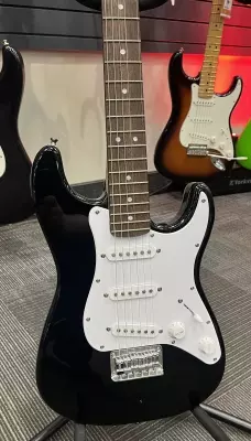 SQUIER MINI STRATOCASTER V2 BLACK 2
