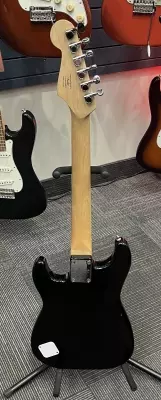 SQUIER MINI STRATOCASTER V2 BLACK 4