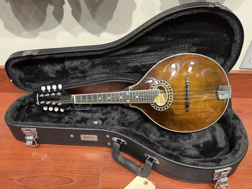 Eastman Guitars - A-STYLE/OVAL HOLE MANDOLIN MD504