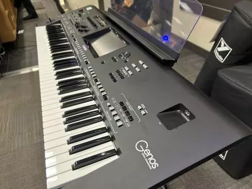 Yamaha - GENOS with stand! 2