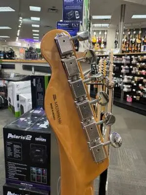 Fender Vintera II 50s Nocaster Blackguard Blonde 2