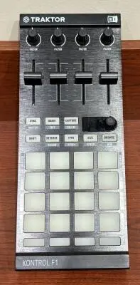 Native Instruments - TRAKTOR KONT F1