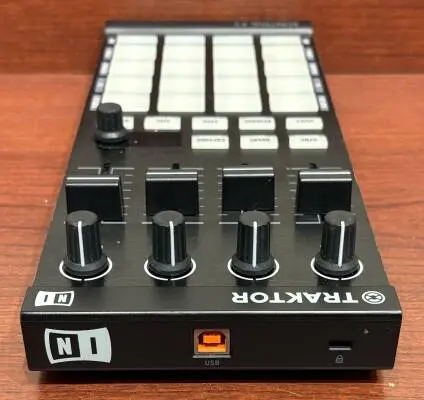 Native Instruments - TRAKTOR KONT F1 2