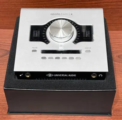 UA APOLLO TWIN X QUAD ESSENTIAL +