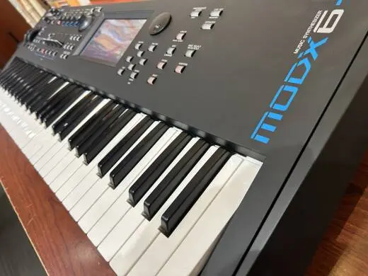 Yamaha - MODX6+ 2