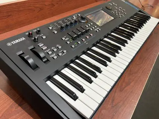 Yamaha - MODX6+ 2