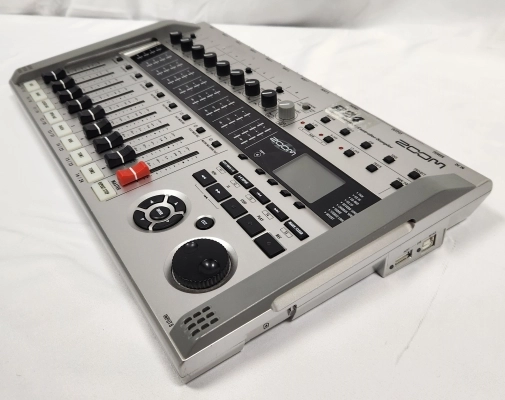 Zoom - R24