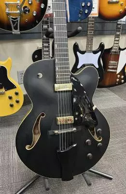 Ibanez - IBANEZ CONTEMPORARY ARCHTOP BLACK FLAT AFC125-BKF 2