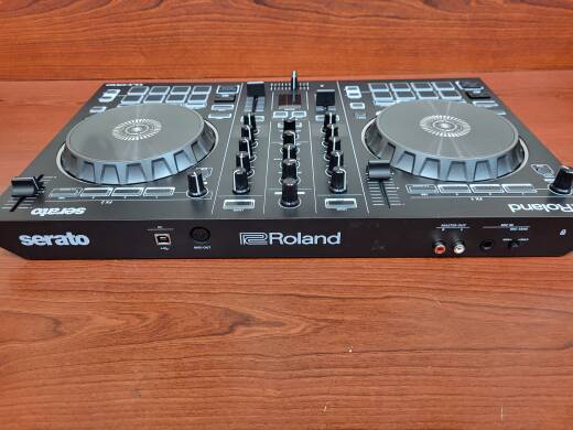 Roland DJ-202 2-Channel Serato Intro DJ Controller