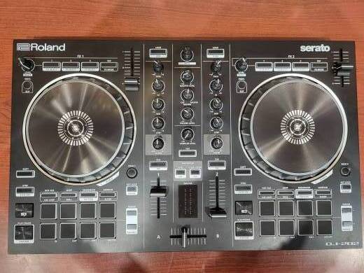 Roland DJ-202 2-Channel Serato Intro DJ Controller