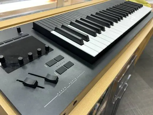 Expressive E - OSMOSE49 with BONUS Decksaver Cover ($199 value) 2