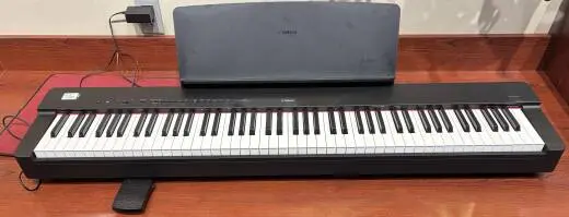 Yamaha - P225 B