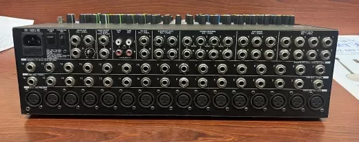 Mackie - 16-CHANNEL COMPACT 4-BUS MIXER 1604-VLZ4 2