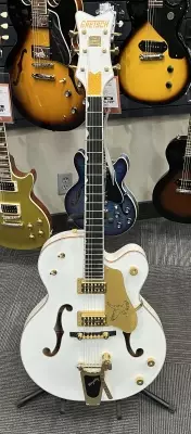 Gretsch Guitars - WHITE FALCON