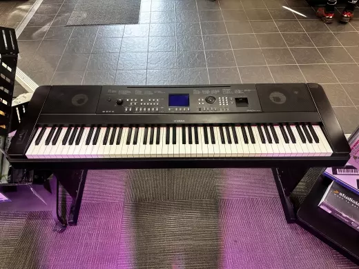 Yamaha - DGX650 B 2