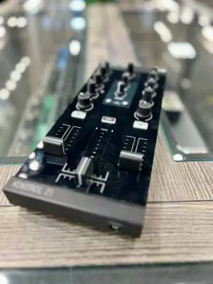 Native Instruments - TRAKTOR KONT Z1