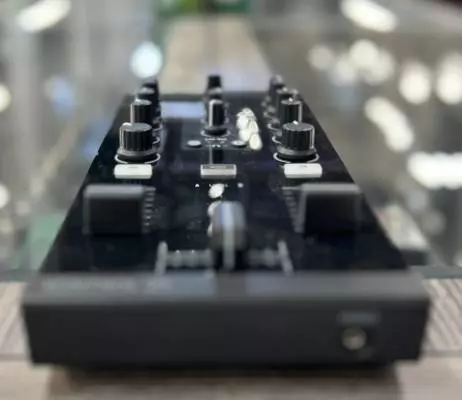 Native Instruments - TRAKTOR KONT Z1 2
