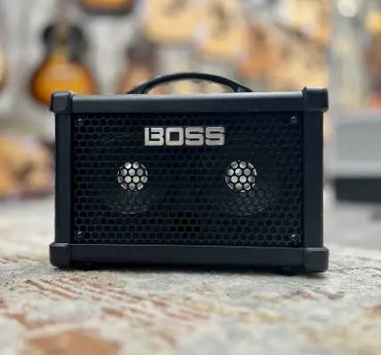 BOSS - BATTERY STEREO BASS AMP
