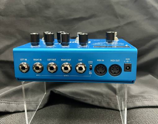 Strymon Mobius Modulation Effect Unit | Long & McQuade