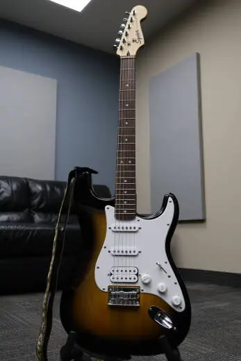 Squier - BULLET STRAT HT HSS BSB