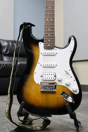 Squier - BULLET STRAT HT HSS BSB 2