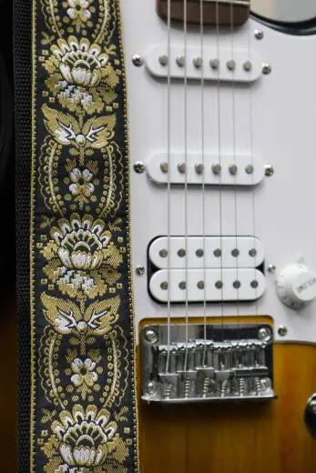 Squier - BULLET STRAT HT HSS BSB 2