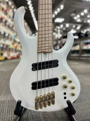 Ibanez - BTB 5-String Multi-Scale (Pearl White Matte) 2