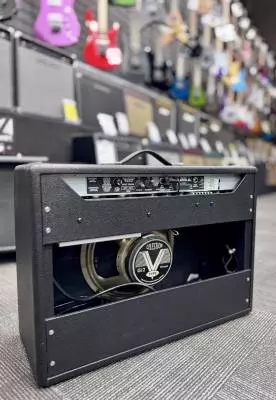 Fender - CUSTOM DELUXE REVERB 2