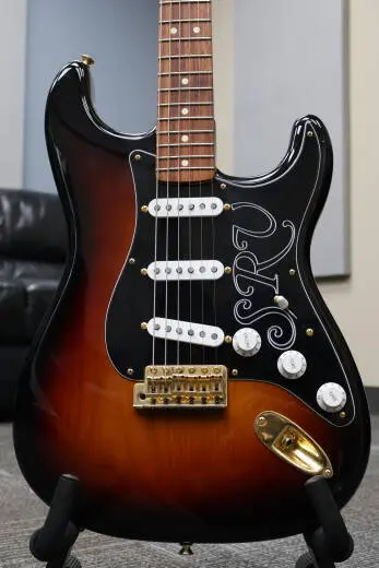 Fender - SRV STRAT 3TSB W/CS 2