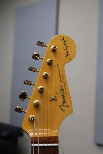 Fender - SRV STRAT 3TSB W/CS 2