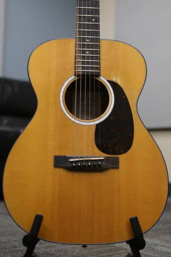 Martin Guitars - 000JR-10E SHAWN MENDES 2