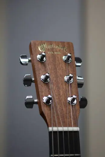 Martin Guitars - 000JR-10E SHAWN MENDES 2