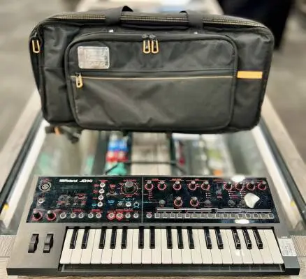 Roland - 37 KEY ANALOG/DIGITAL X-OVER 2