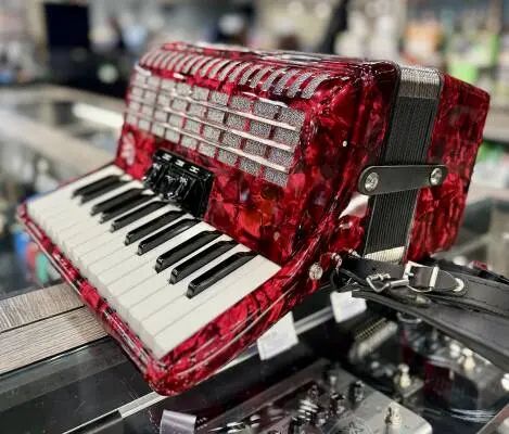 WELTMEISTER PERLE 48 BASS PIANO ACCORDION 2
