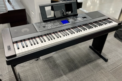 Yamaha - DGX650 B