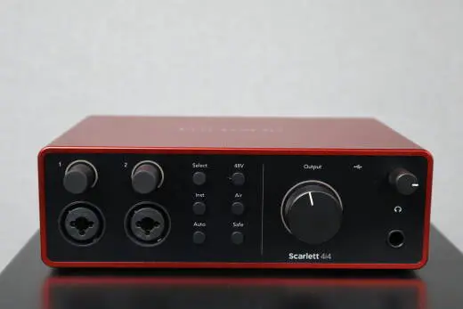 Focusrite - SCARLETT4I4MK4 2
