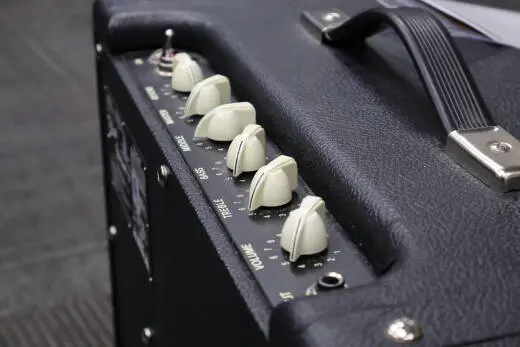 Fender - BLUES JUNIOR IV BLACK 2